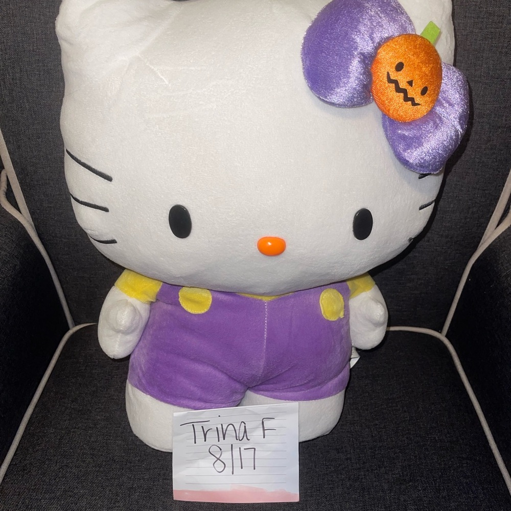Hello Kitty Halloween greeter